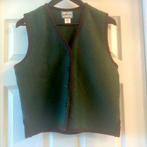 Women’s size S Pendleton 100% wool 5 button sleeveless green vest.
